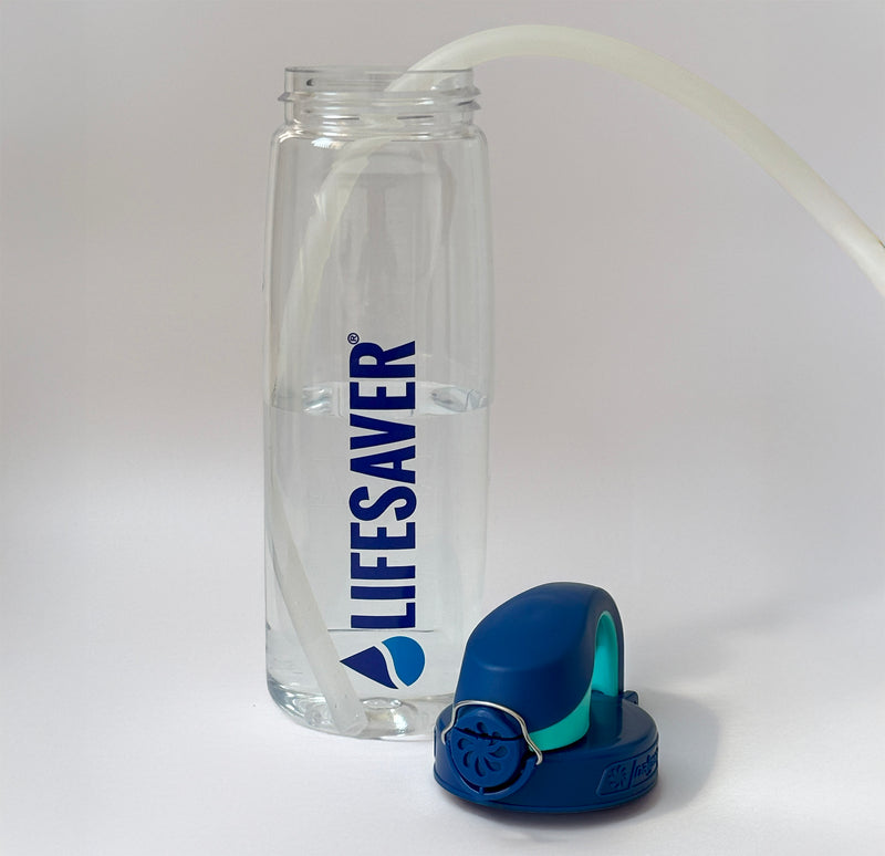 Carregar imagem no visualizador da galeria, LifeSaver Nalgene botte being filed via a LifeSaver Wayfarer hose