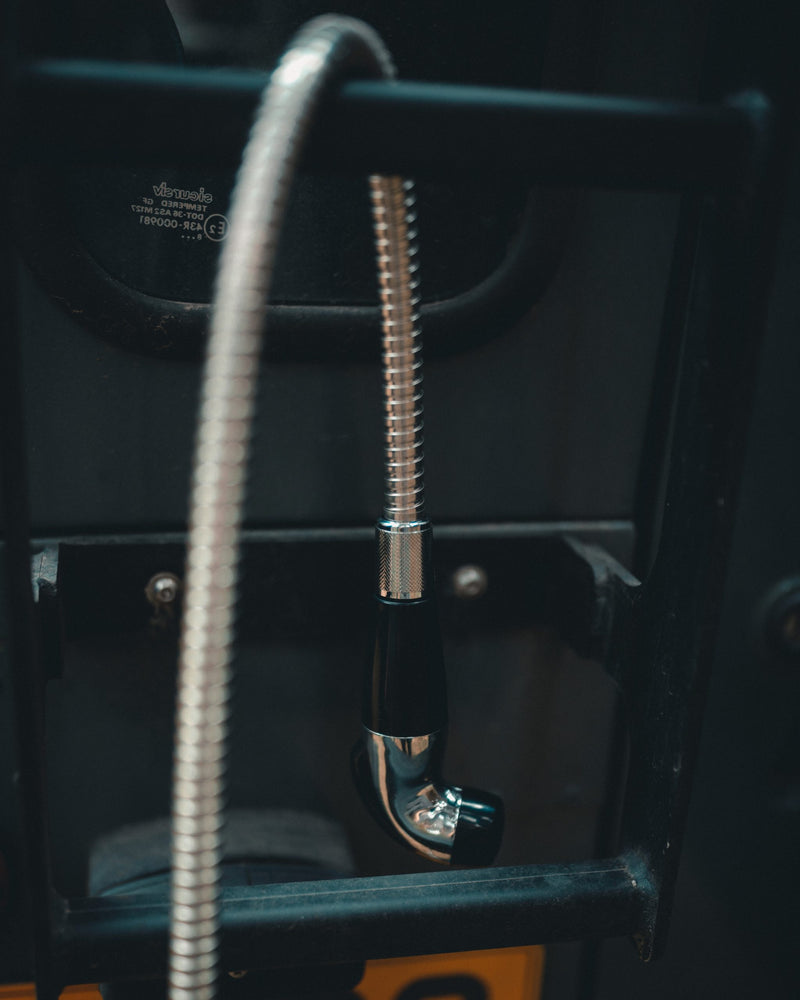 Carregar imagem no visualizador da galeria, Jerrycan shower hose hanging off the back of a landrover