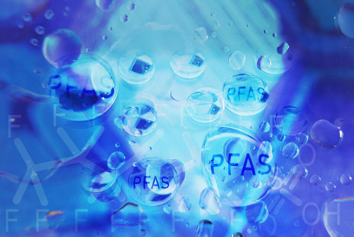 Devo me preocupar com PFAS na água?